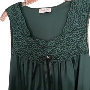 Vintage Vanity Fair Sz M Emerald Green Nightgown